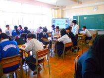 発表に向けての各グループでの話し合い