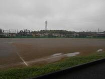 雨のグラウンド