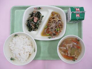 枝豆と鶏肉のまぜご飯 （ご飯・枝豆と鶏肉のまぜご飯の具）・ 牛乳・ のり酢和え ・あったかみそ汁