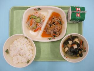 ご飯・ 牛乳・ 豚肉のキムチ炒め・ バンサンスー・ わかめスープ