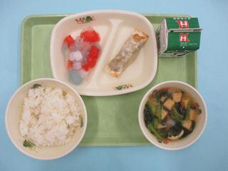 ご飯 ・牛乳 ・ぎょうざロール・ 中華スープ ・あじさいゼリー