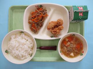 ご飯・ 牛乳・ミルメークココア・ 鶏肉のから揚げ・ きんぴらごぼう・ 豚汁
