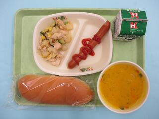 はちみつパン ・牛乳・ フランクフルト・ 夏野菜のペペロンチーノ・ 豆乳かぼちゃポタージュ