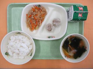 ご飯・ 牛乳・ しゅうまい・ マーボー春雨・ わかめスープ