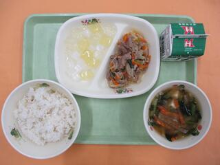 麦ご飯・ 牛乳・ 豚肉のしょうが炒め・ 小松菜のみそ汁・ レモンゼリー