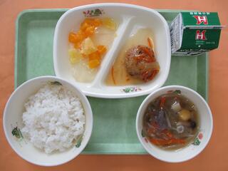 ご飯・ 牛乳・ 鶏つくね和風あん・ お月見みそ汁・ フルーツゼリー