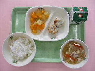ご飯・牛乳・野沢菜まんじゅう・高野豆腐の味噌汁・りんごゼリーミックス