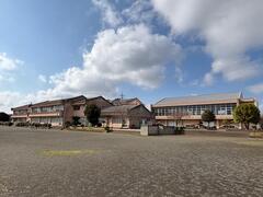 長山小学校