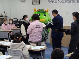 任命を受けている様子