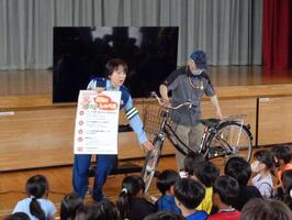 自転車点検の解説の様子
