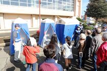 マンホールトイレ設置説明の様子