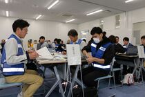 災害対策本部の様子　情報集約