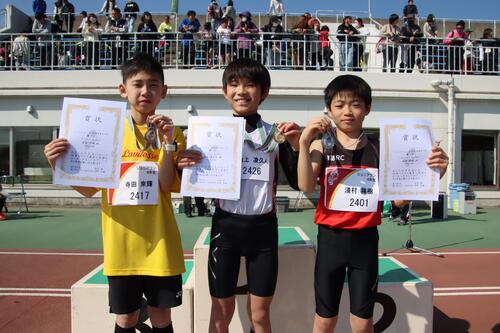 ジュニアラン4年生男子の部1位から3位
