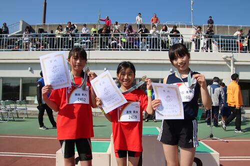 ジュニアラン4年生女子の部1位から3位