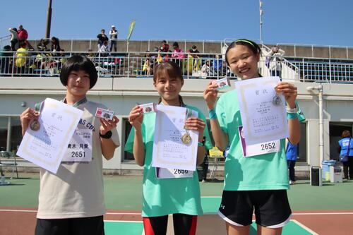 ジュニアラン6年生女子の部1位から3位