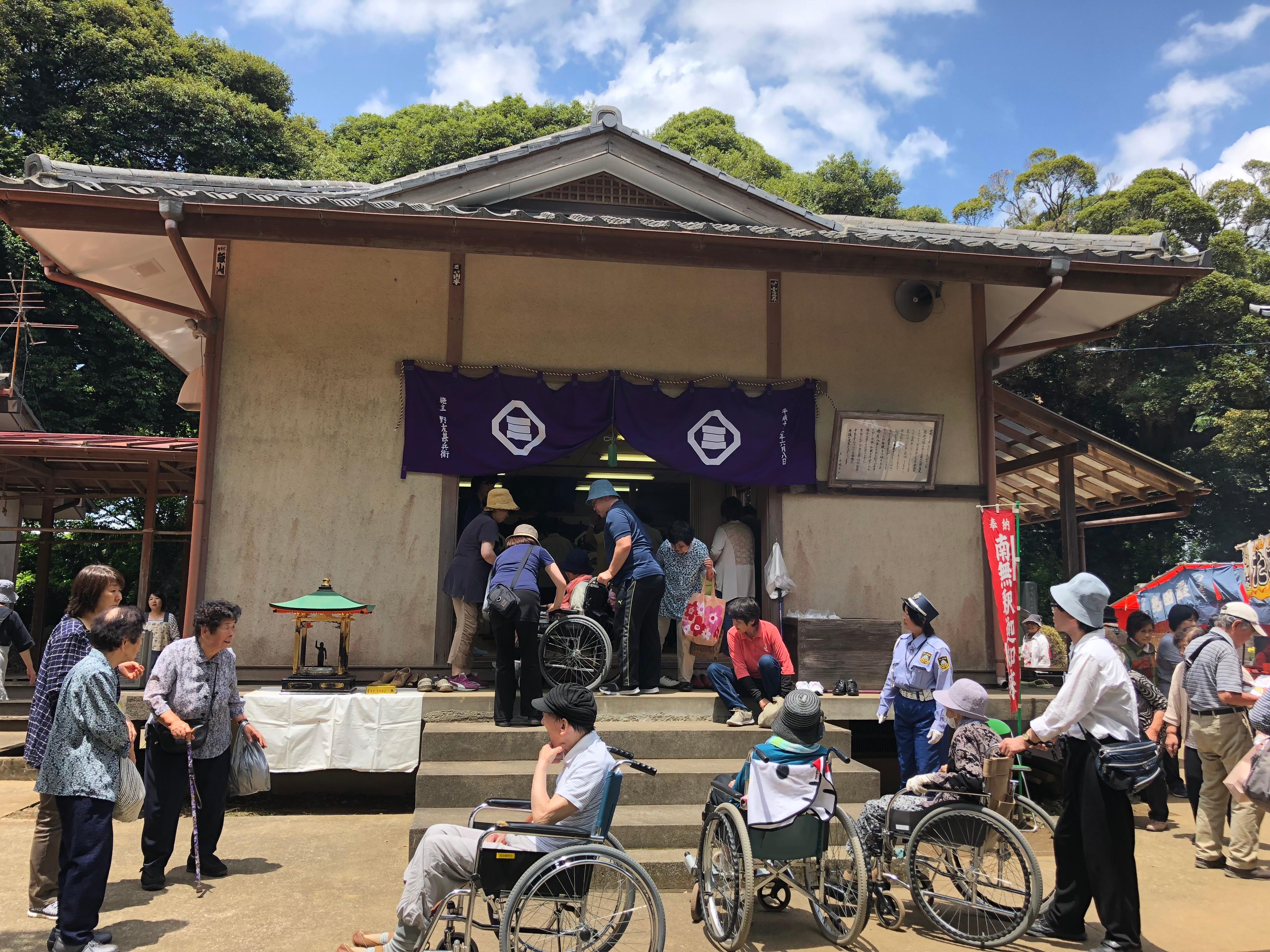 お祭りの風景