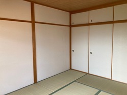 和室には押し入れも