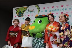 友達と仲良く写真2