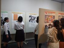 歴史民俗資料館で「サダコと折り鶴ポスター展」を見学