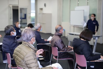 膳法先生の講義を受けている様子