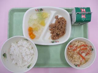 肉みそそぼろ丼（ご飯・肉みそそぼろ）・ 牛乳・ たまごスープ・ りんごゼリーミックス