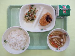 ご飯・牛乳・ 野菜コロッケ・ ごま酢和え・ 白玉団子汁