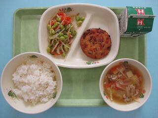ご飯 ・牛乳・ 米粉チヂミ・ 枝豆のナムル・ 豚しょうがスープ