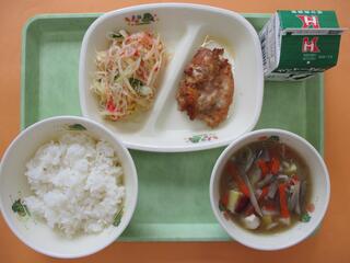 ご飯 ・牛乳・ 鶏肉のごまみそ焼き・ 春雨サラダ ・さつまいものみそ汁