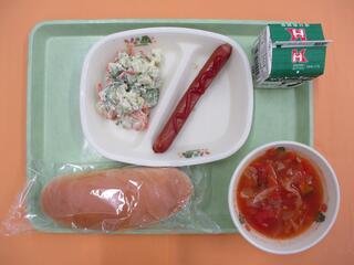 はちみつパン・ 牛乳・ フランクフルト・ のり塩ポテトサラダ・ 雑穀ミネストローネ