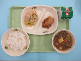 ご飯 ・牛乳・ 鶏肉のごまみそ焼き・ 春雨サラダ・ さつまいものみそ汁