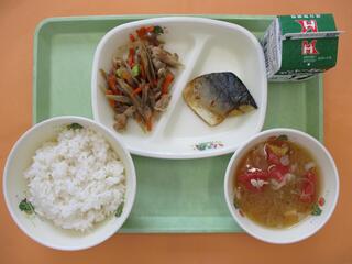 ご飯・ 牛乳・ さばの塩麹カレー焼き・ 五目きんぴら・ 龍ケ崎とんトマみそ汁