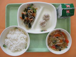 ご飯・ 牛乳・ しゅうまい・ くらげサラダ・ 八宝菜　