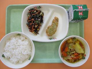 ご飯・ 牛乳・ あじフリッター・ ひじきサラダ・ カレー肉じゃが　