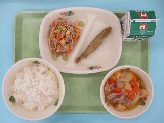 ご飯・ 牛乳・ 子持ちししゃも磯辺揚げ・ ごぼうサラダ・ 肉じゃが