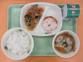 ご飯・ 牛乳・ たこ天かまぼこ・ 甘辛野菜炒め ・どさんこ汁