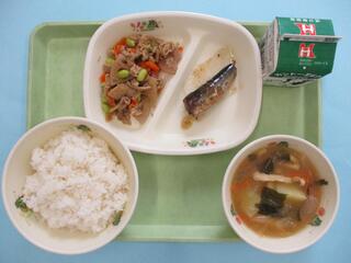 ご飯・牛乳・ いわしの梅煮・ れんこんきんぴら・ 新じゃがいものみそ汁