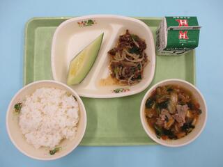 ご飯・ 牛乳・ 県産和牛のプルコギ・ スンドゥブチゲ・ メロン