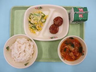 ご飯・牛乳 ・照り焼きつくね・ とうきびサラダ・ キムチスープ