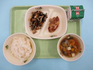 ご飯・ 牛乳・ 鶏肉の西京焼き・ ひじきの五目煮・ 夏野菜けんちん汁