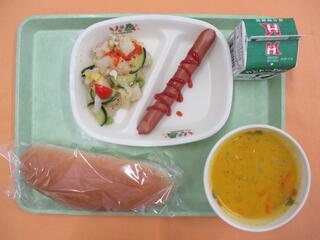 はちみつパン ・牛乳・ フランクフルト・ 夏野菜のペペロンチーノ・ 豆乳かぼちゃポタージュ