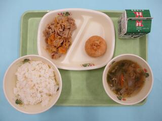 ご飯 ・牛乳 ・キムタク炒め・ アオサのみそ汁・ さつまいもパイ