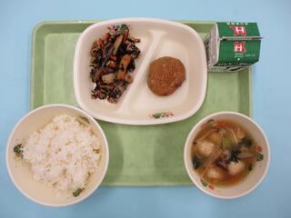 ご飯・ 牛乳・ あじのさんが焼きおろしだれ・ ひじきの五目煮・ とっどせ風汁