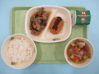 ご飯・ 牛乳・ かぼちゃコロッケ・ 豚肉となすのみそ炒め・ けんちん汁