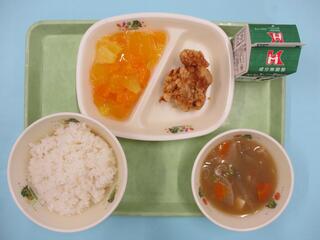 ご飯 ・牛乳・ 鶏肉のから揚げ・ 豚汁 ・みかんゼリーミックス