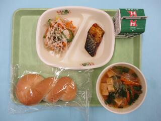 ご飯・ 牛乳・ さばの塩焼き・ ごぼうサラダ・ スタミナみそ汁
