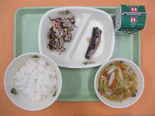 ご飯・ 牛乳・ いわしのごまみそ煮・ ひじきサラダ・ 豚しょうがスープ