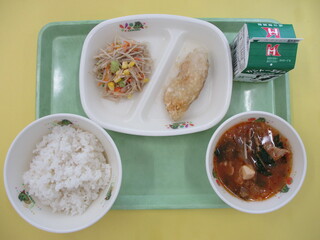 ご飯・牛乳・白身魚のレモン風味・かみかみごぼうサラダ・キムチスープ