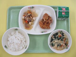 麦ご飯・牛乳・鶏肉のから揚げ・けんちょう・かき玉汁