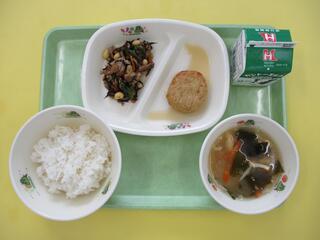 ご飯・牛乳・和風豆腐ハンバーグ・ひじきの五目煮・大根の味噌汁