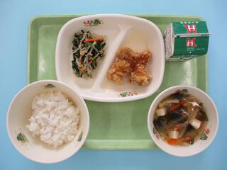 ご飯・牛乳・鶏肉のかりん揚げ・のリ酢あえ・豆腐とわかめの味噌汁